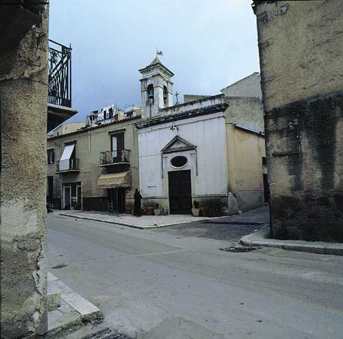 La chiesetta costruita sulla casa natale di S. Bernardo