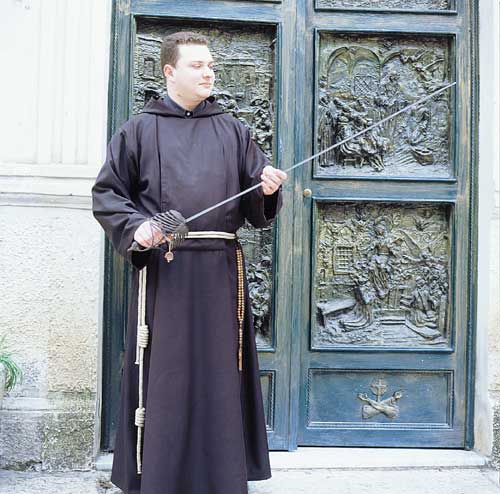 la spada del Santo conservata nella chiesa-casa natale