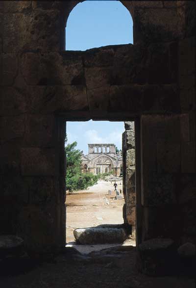 La facciata di san Simeone vista dal battistero