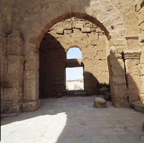 La porta della navata centrale